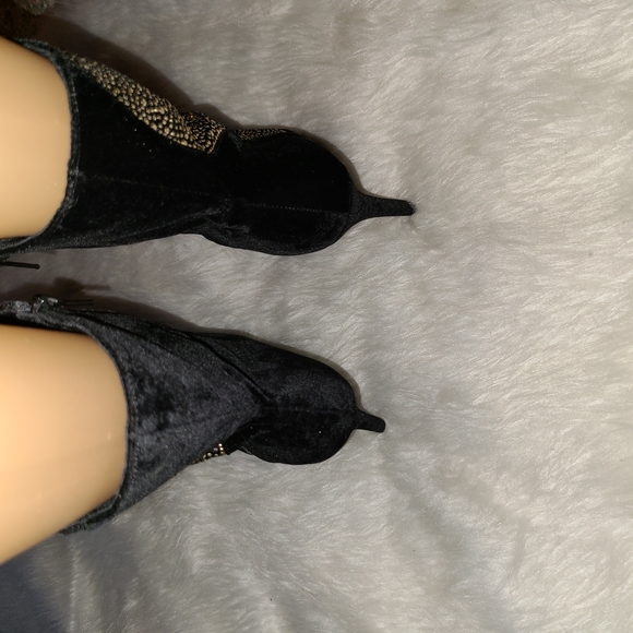 Scene Size 9 Black Velvet Calf High Boots With Jeweled Design - Picture 4 of 10